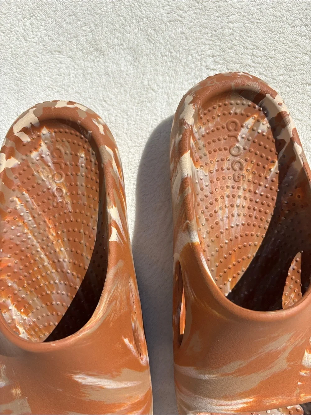 Crocs Mellow Recovery Slides brown marbled cognac sandals Men 8 women’s 10